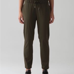Lululemon 2 On The Fly Pant dark olive green drawstring Tapered great condition